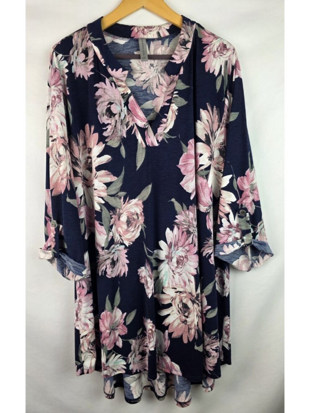 Honeyme Curvy Women's Shirt Size 3X Black Floral 3/4 Sleeve V-Neck Tunic Top